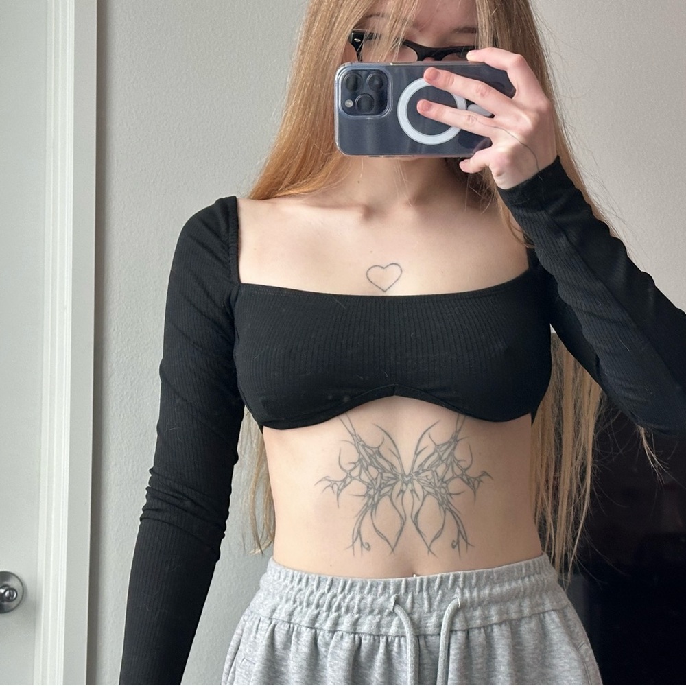 SHEIN Black Long Sleeve Crop Top